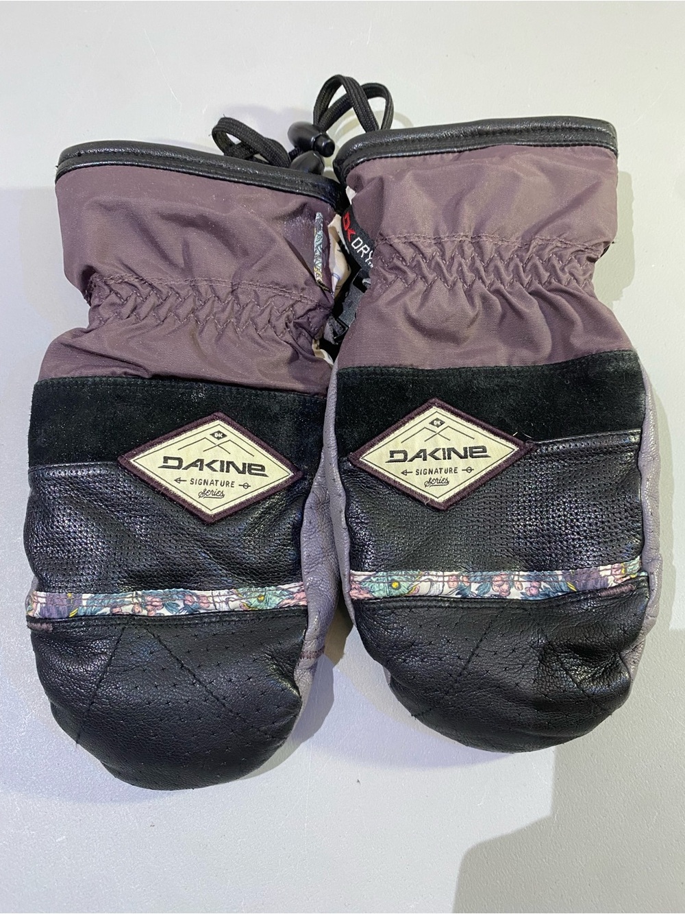 Dakine Plum and Black Women's Winter Mitts